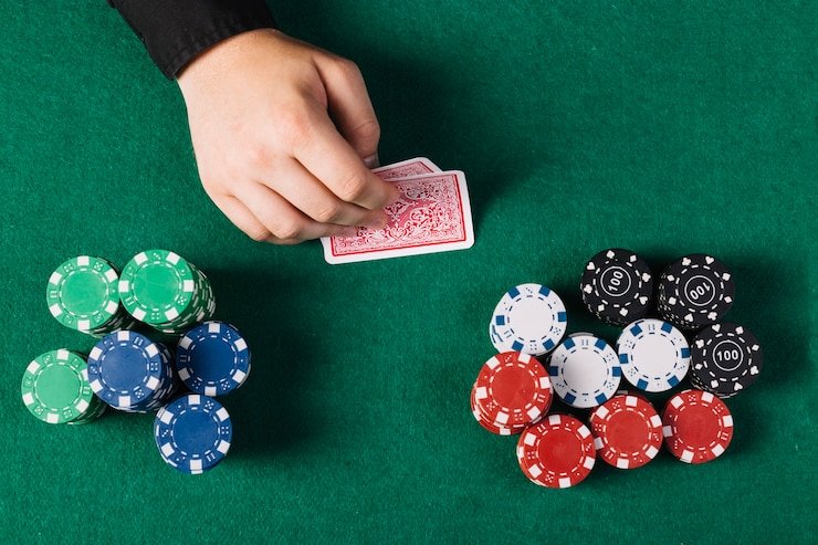 Bagan tingkat loyalitas palia menampilkan manfaat progresif dari Member hingga Diamond